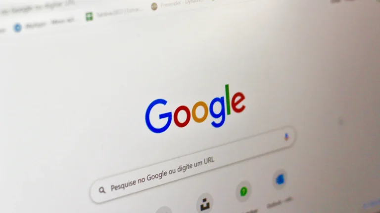 Página de pesquisa do Google num ecrã