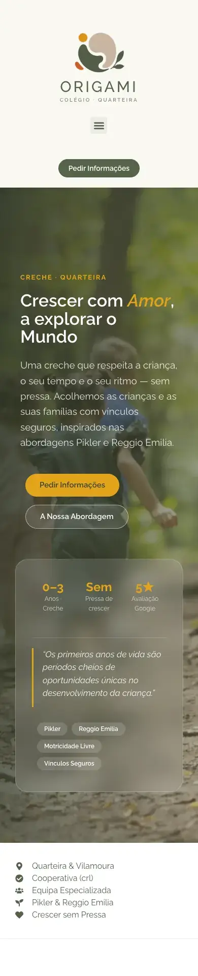 Site Colégio Origami visto num telemóvel